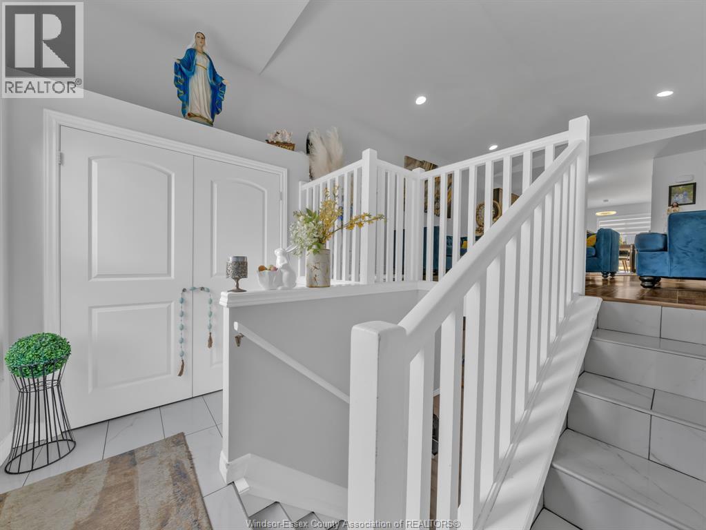 3242 Seville, Windsor, ON - Indoor Photo Showing Other Room