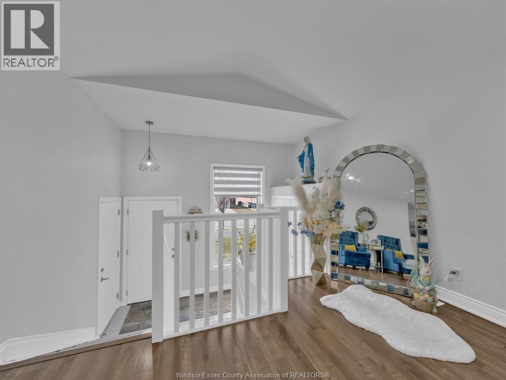 3242 Seville, Windsor, ON - Indoor Photo Showing Other Room
