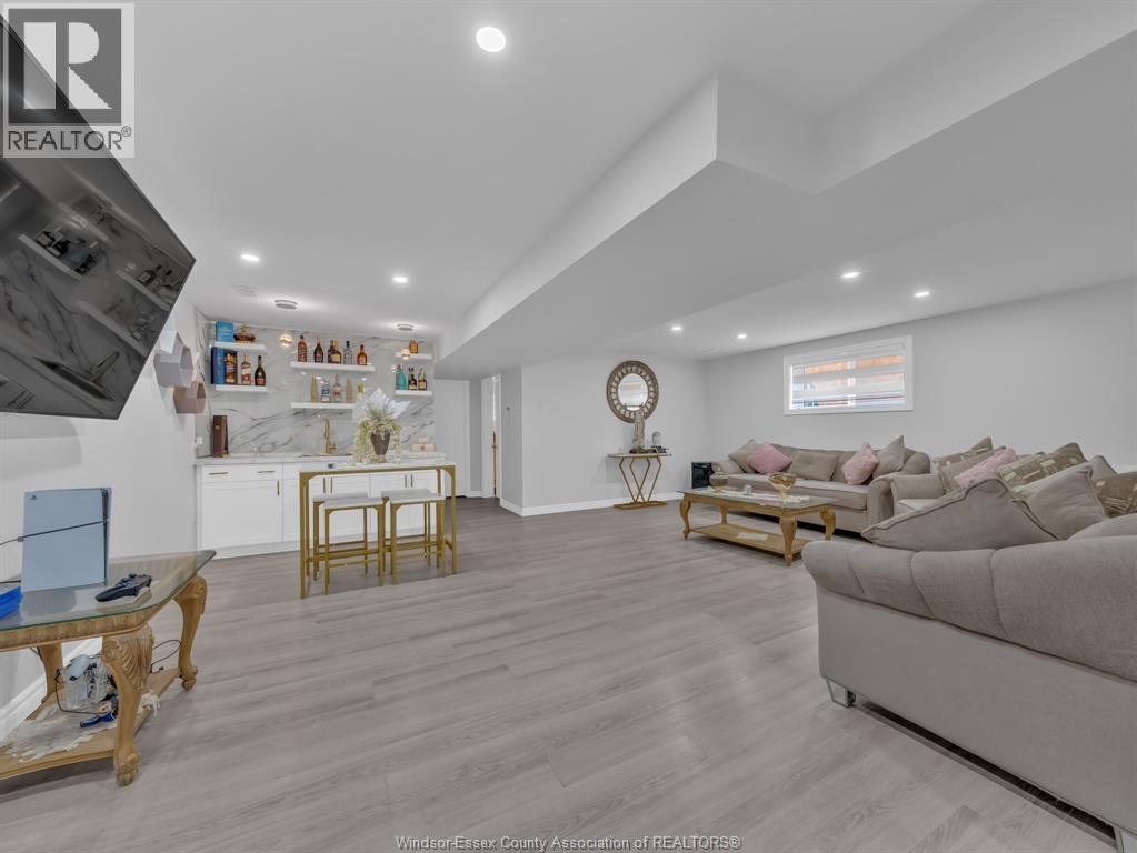 3242 Seville, Windsor, ON - Indoor