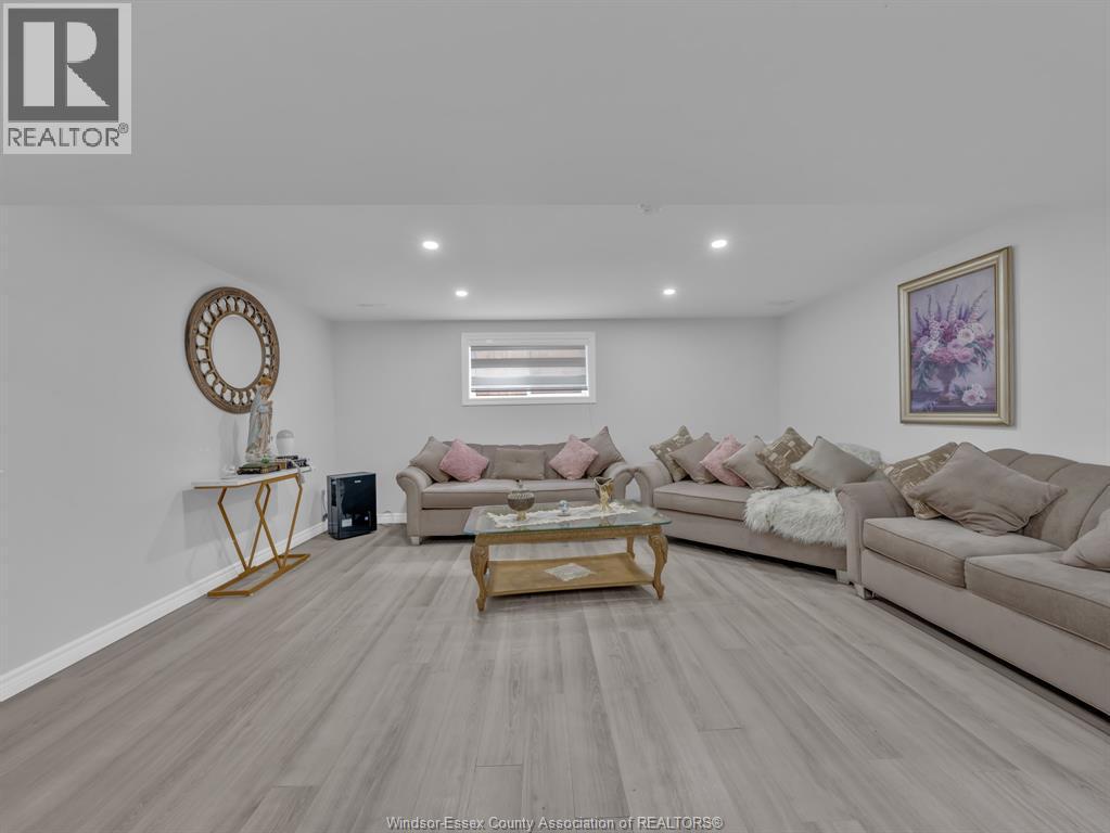 3242 Seville, Windsor, ON - Indoor