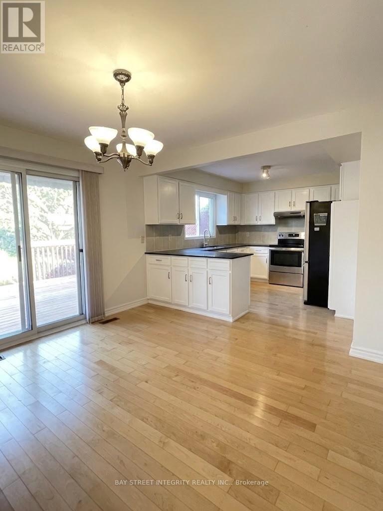 38 Southgate Crescent, Richmond Hill, ON - Indoor Photo Showing Kitchen
