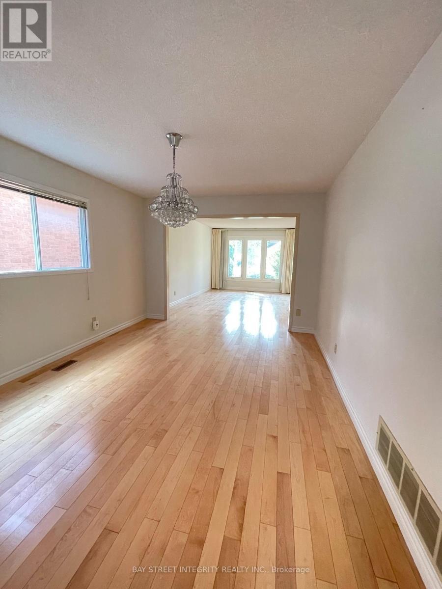 38 Southgate Crescent, Richmond Hill, ON - Indoor Photo Showing Other Room