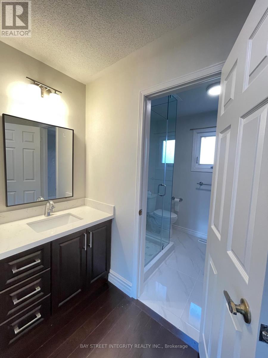 38 Southgate Crescent, Richmond Hill, ON - Indoor Photo Showing Bathroom