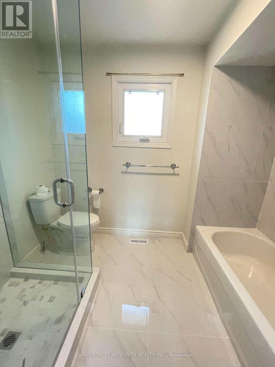 38 Southgate Crescent, Richmond Hill, ON - Indoor Photo Showing Bathroom