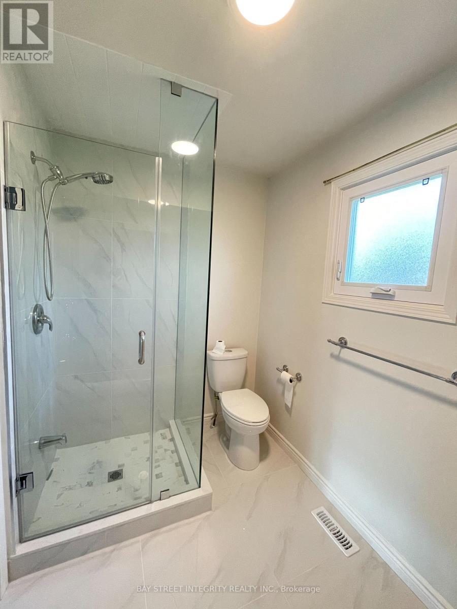 38 Southgate Crescent, Richmond Hill, ON - Indoor Photo Showing Bathroom