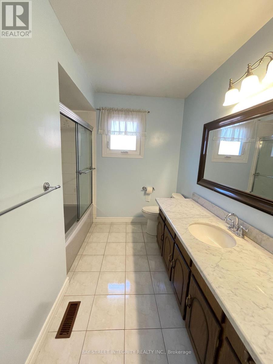38 Southgate Crescent, Richmond Hill, ON - Indoor Photo Showing Bathroom