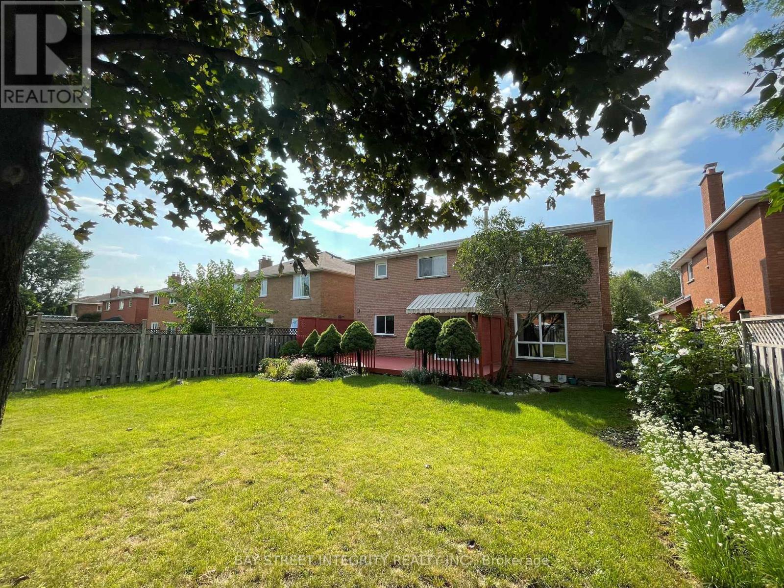 38 Southgate Crescent, Richmond Hill, ON - Outdoor