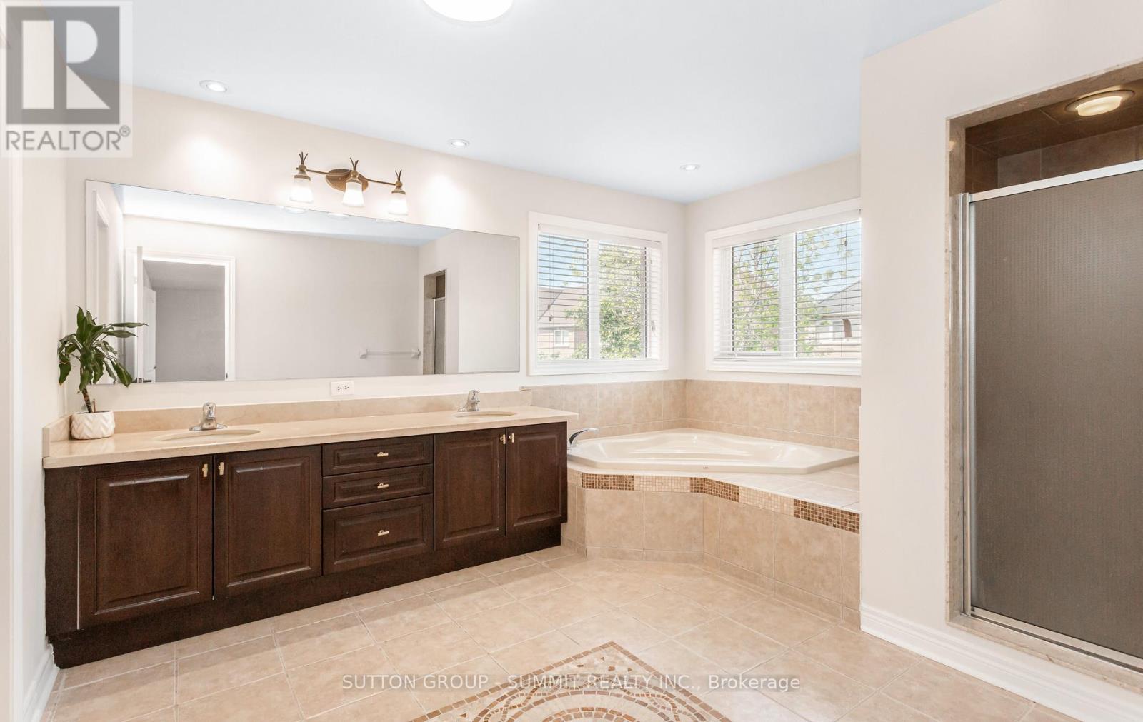 3129 Gladish Grove, Mississauga, ON - Indoor Photo Showing Bathroom