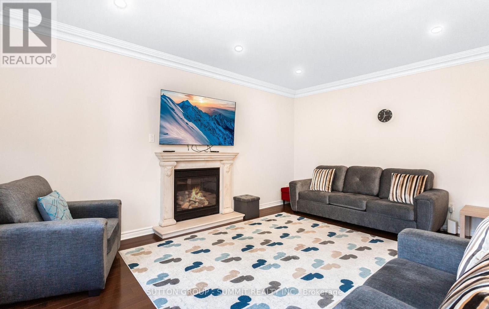 3129 Gladish Grove, Mississauga, ON - Indoor Photo Showing Living Room With Fireplace