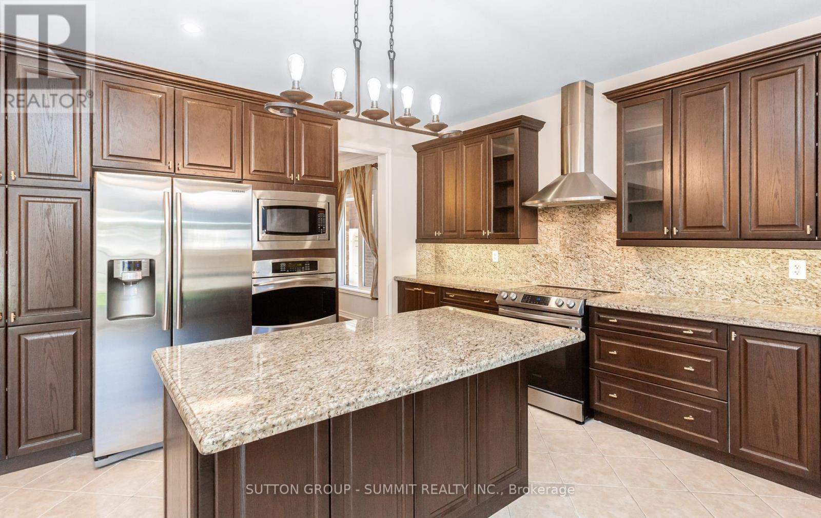 3129 Gladish Grove, Mississauga, ON - Indoor Photo Showing Kitchen With Upgraded Kitchen