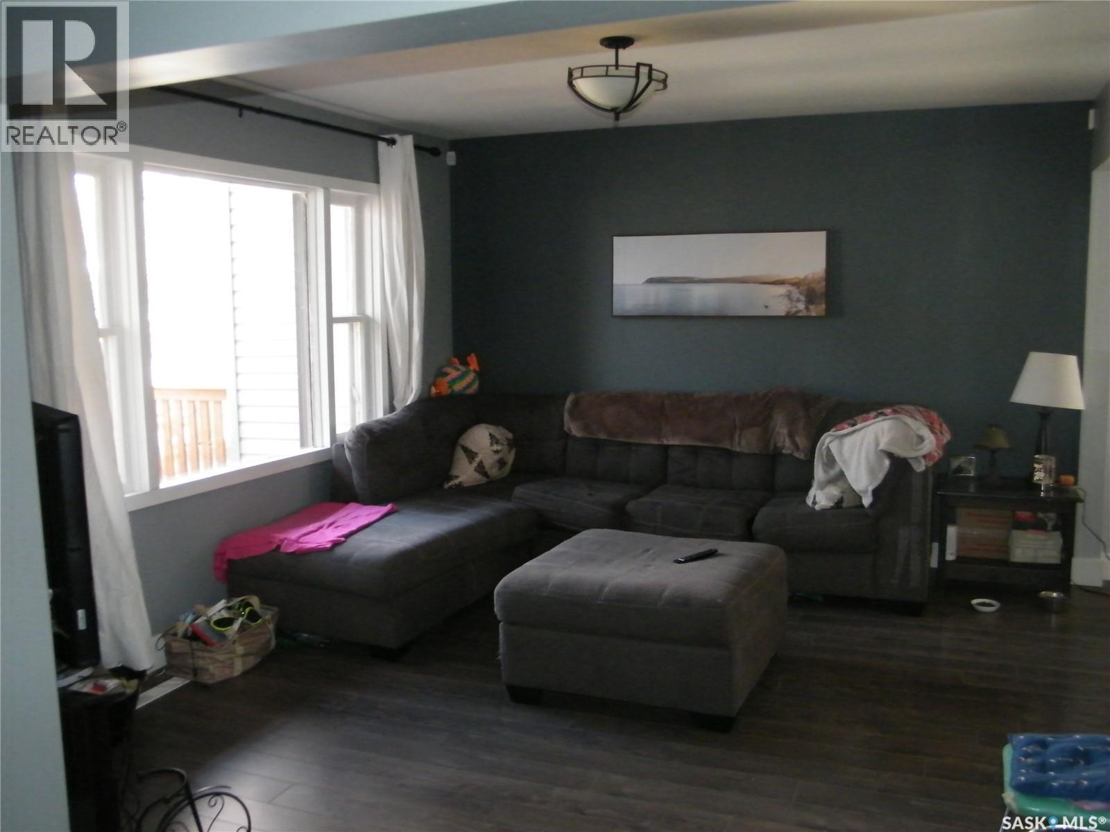 514 L Avenue N, Saskatoon, SK - Indoor Photo Showing Living Room