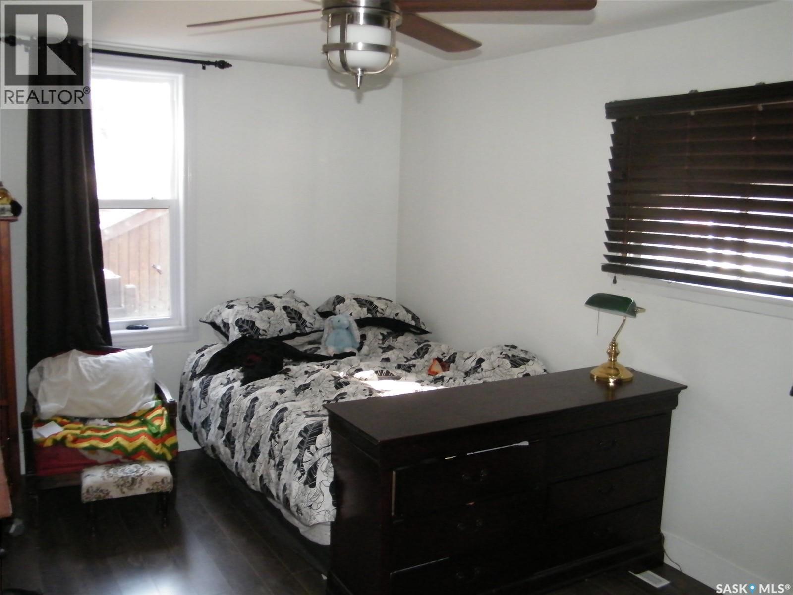 514 L Avenue N, Saskatoon, SK - Indoor Photo Showing Bedroom