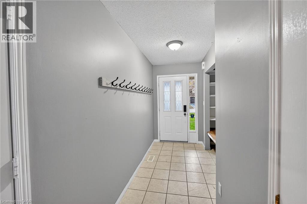 41 Kenyon Crescent, Grimsby, ON - Indoor