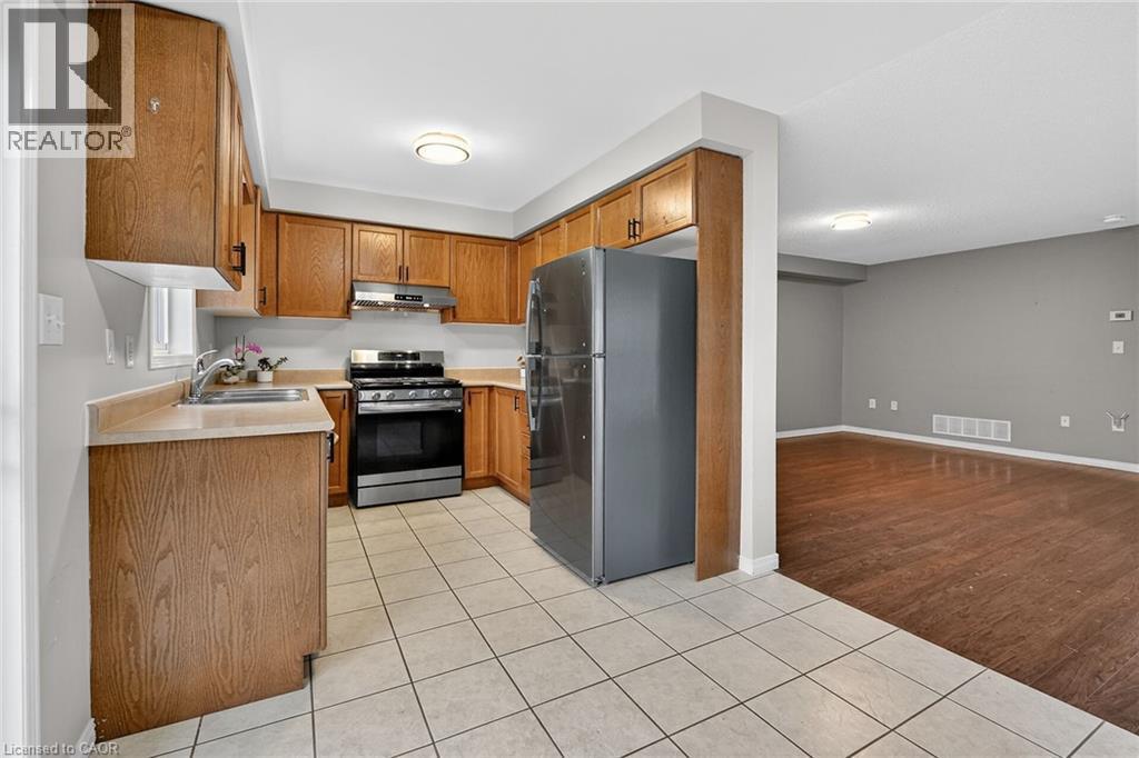 41 Kenyon Crescent, Grimsby, ON - Indoor Photo Showing Kitchen