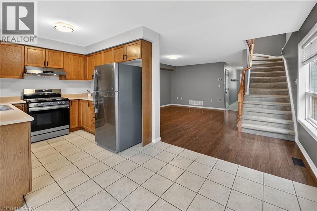 41 Kenyon Crescent, Grimsby, ON - Indoor Photo Showing Kitchen With Double Sink