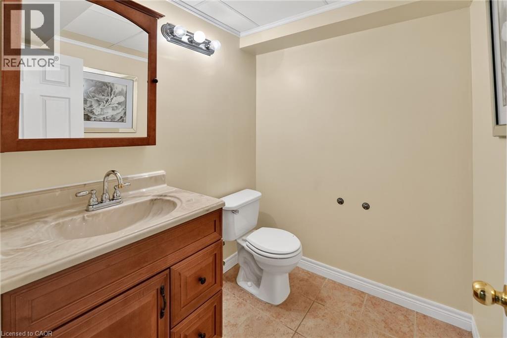 41 Kenyon Crescent, Grimsby, ON - Indoor Photo Showing Bathroom