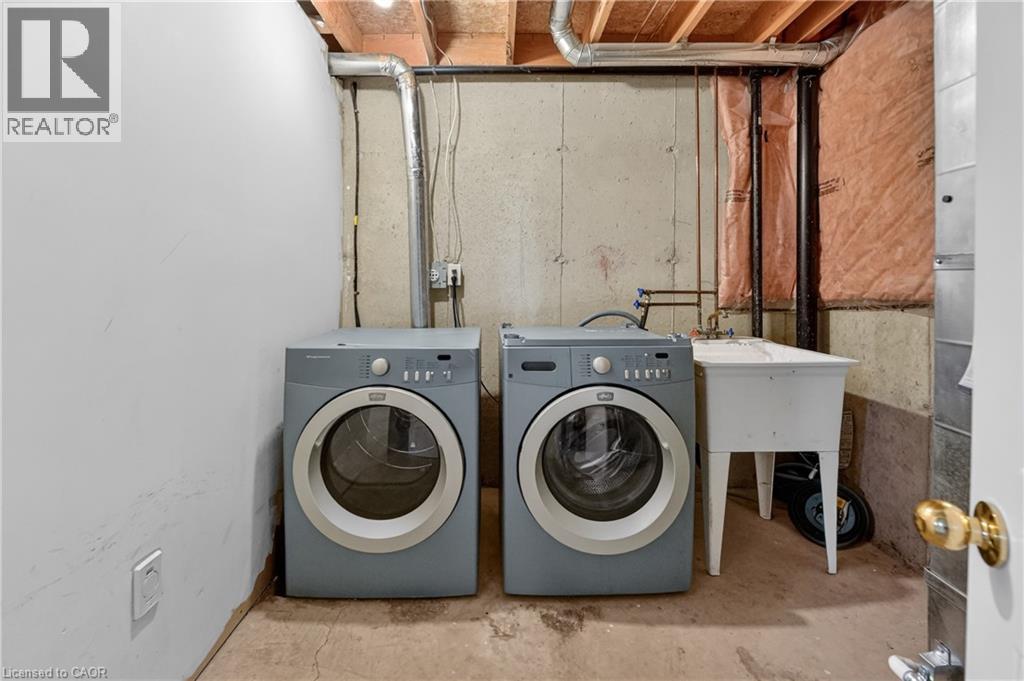 41 Kenyon Crescent, Grimsby, ON - Indoor Photo Showing Laundry Room