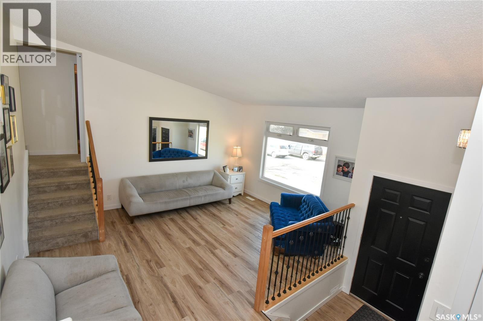 167 Nordstrum Road, Saskatoon, SK - Indoor Photo Showing Living Room