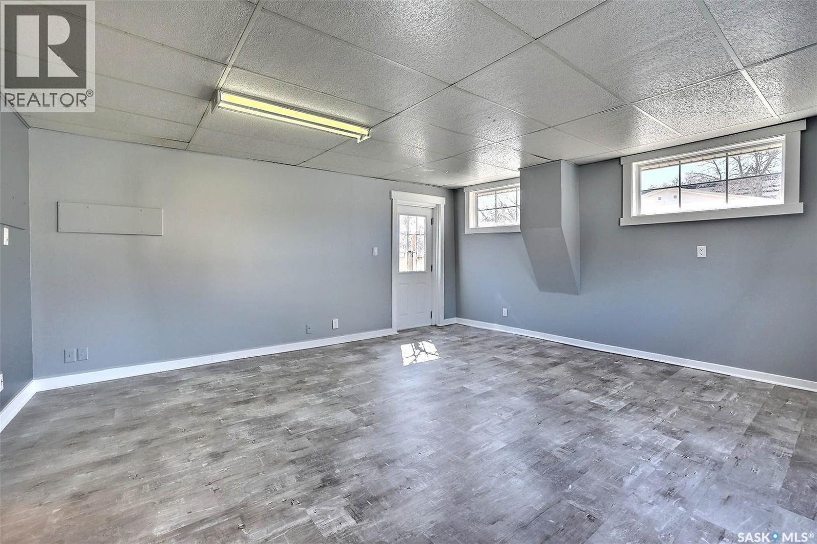 231 Centre Street, Regina Beach, SK - Indoor Photo Showing Other Room