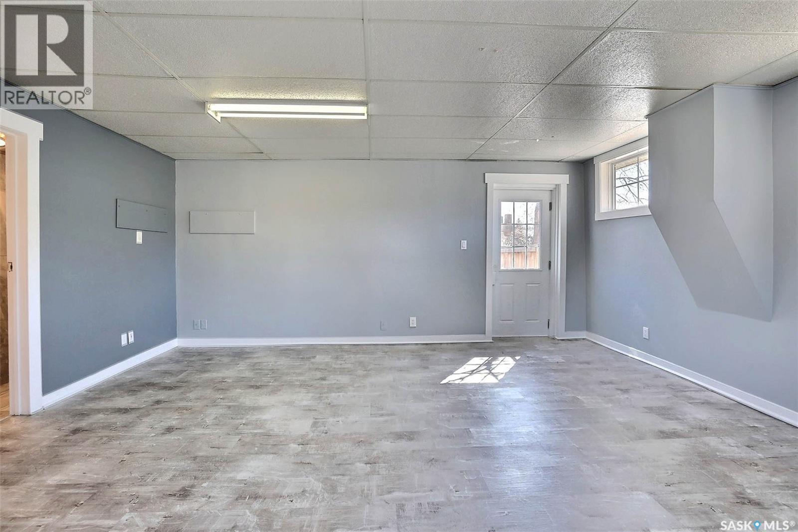 231 Centre Street, Regina Beach, SK - Indoor Photo Showing Other Room