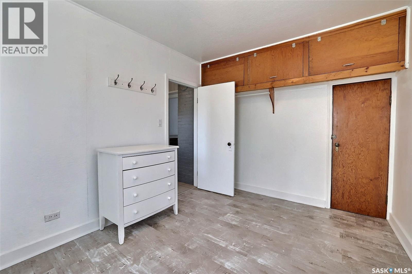 231 Centre Street, Regina Beach, SK - Indoor Photo Showing Other Room