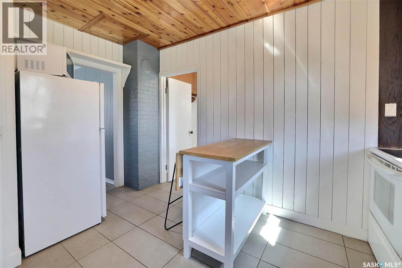 231 Centre Street, Regina Beach, SK -