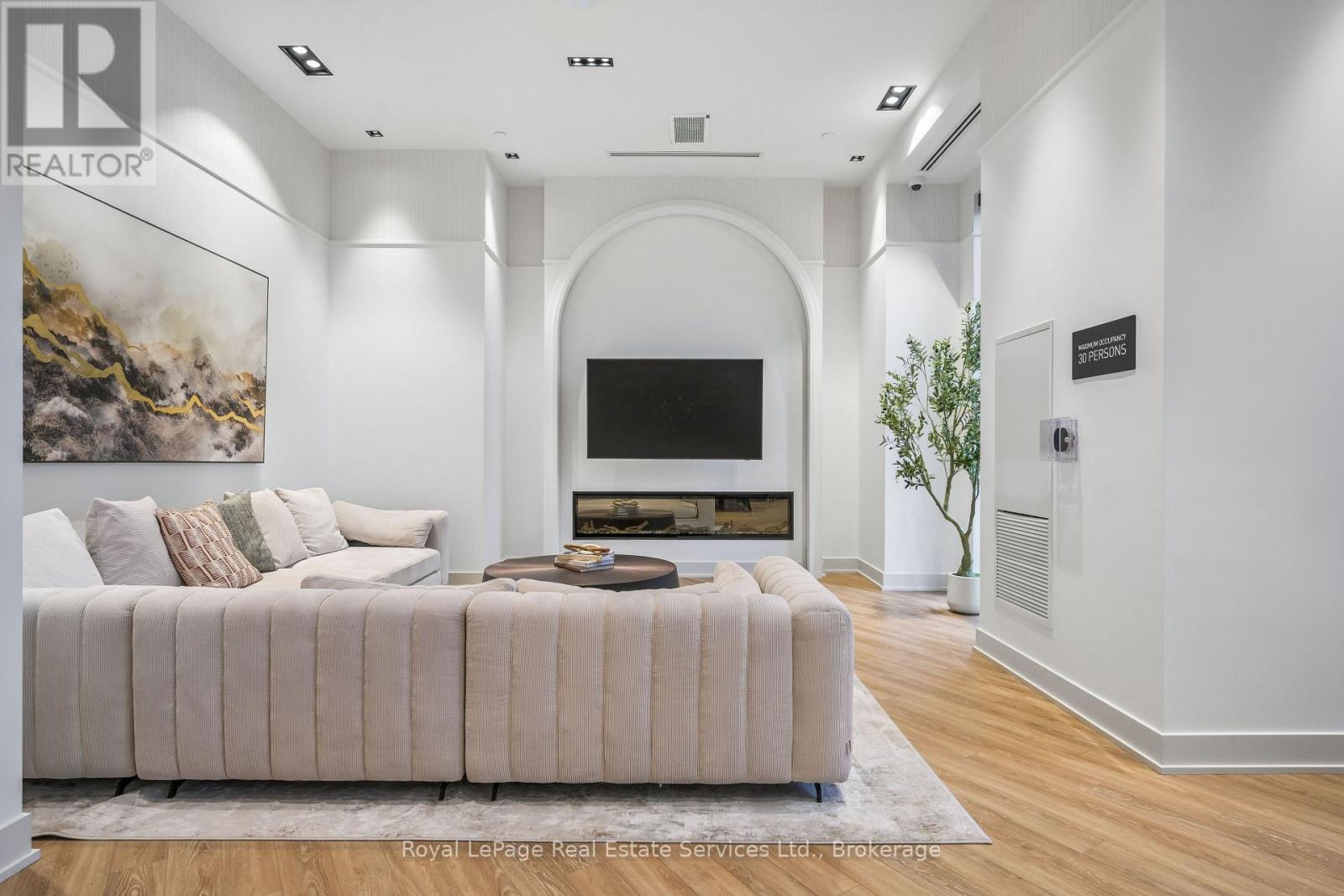 711 - 2088 James Street, Burlington (Brant), ON - Indoor