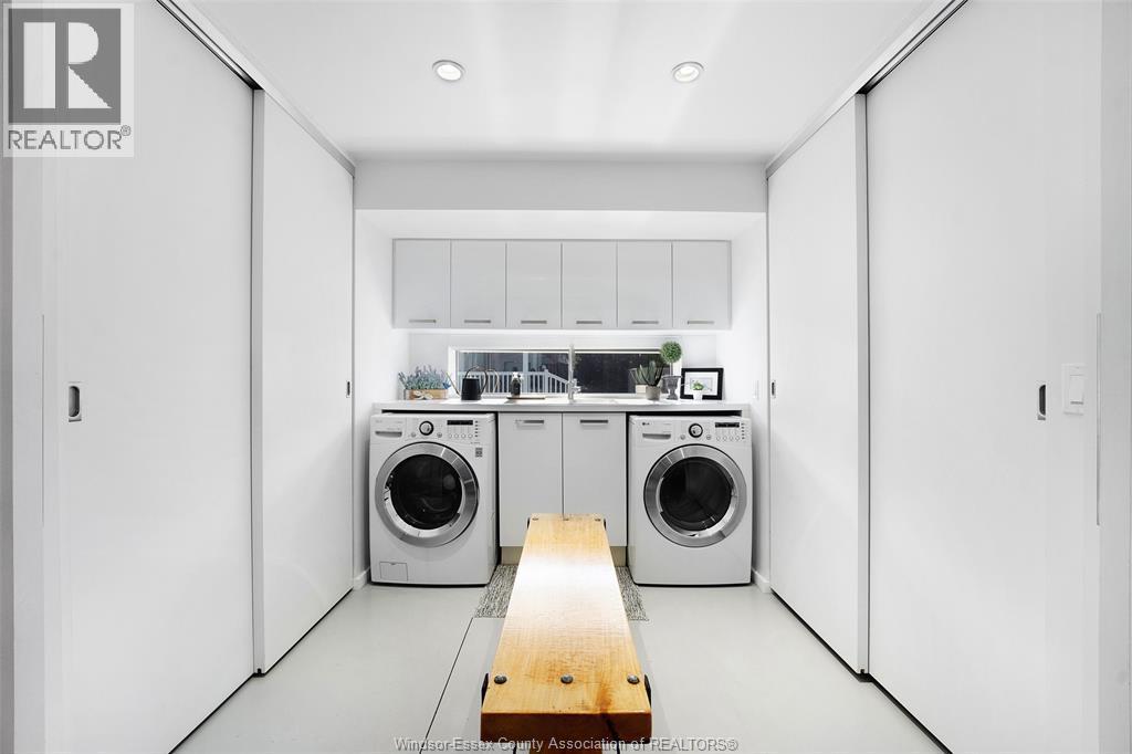 136 Lowes Sideroad, Amherstburg, ON - Indoor Photo Showing Laundry Room