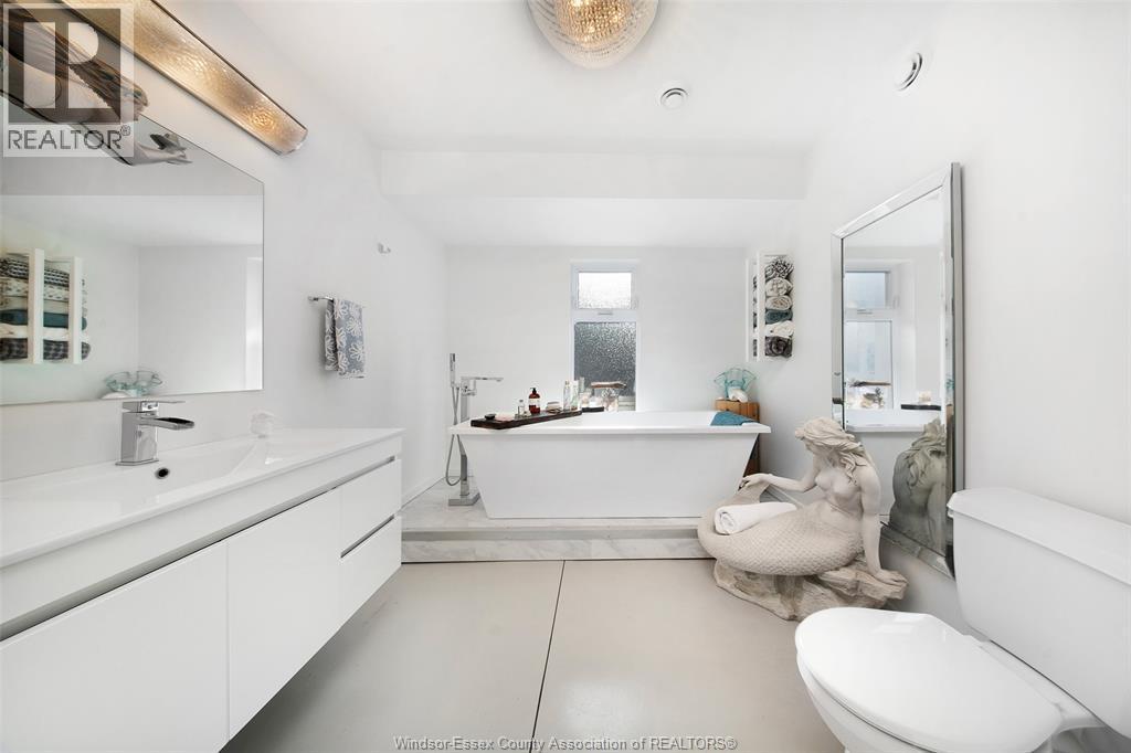 136 Lowes Sideroad, Amherstburg, ON - Indoor Photo Showing Bathroom