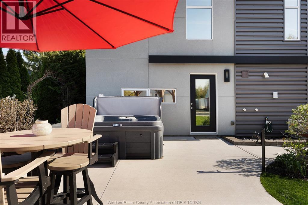 136 Lowes Sideroad, Amherstburg, ON - Outdoor With Exterior