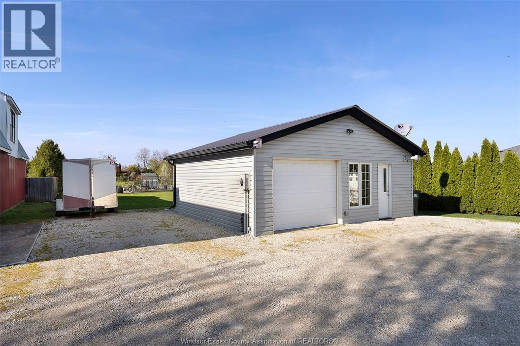 136 Lowes Sideroad, Amherstburg, ON - Outdoor With Exterior