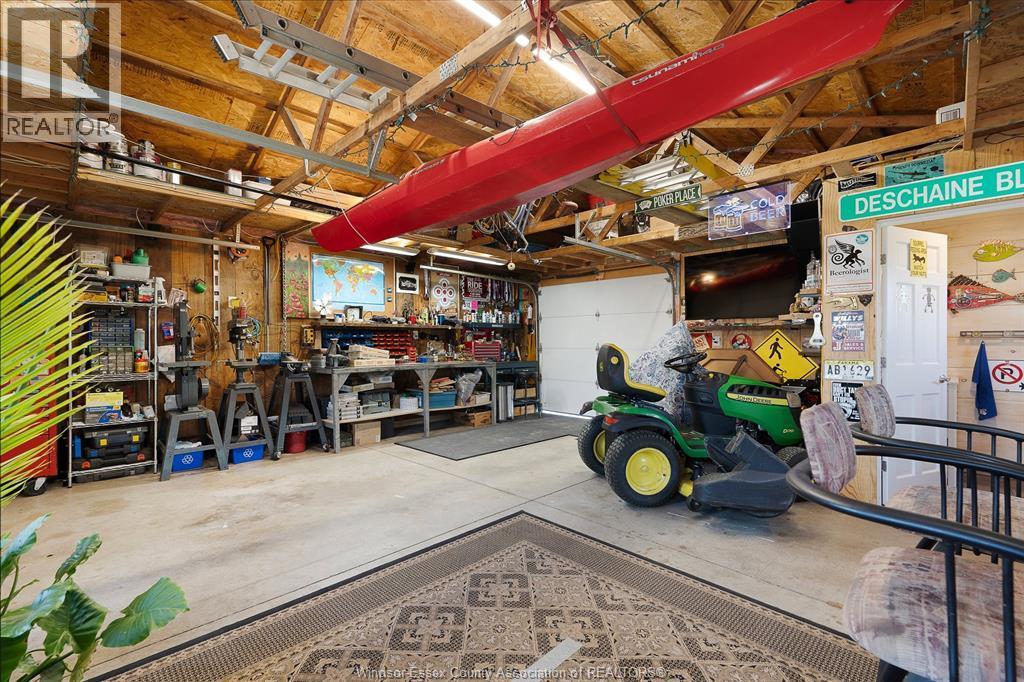 136 Lowes Sideroad, Amherstburg, ON - Indoor Photo Showing Garage