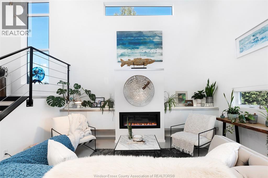 136 Lowes Sideroad, Amherstburg, ON - Indoor With Fireplace