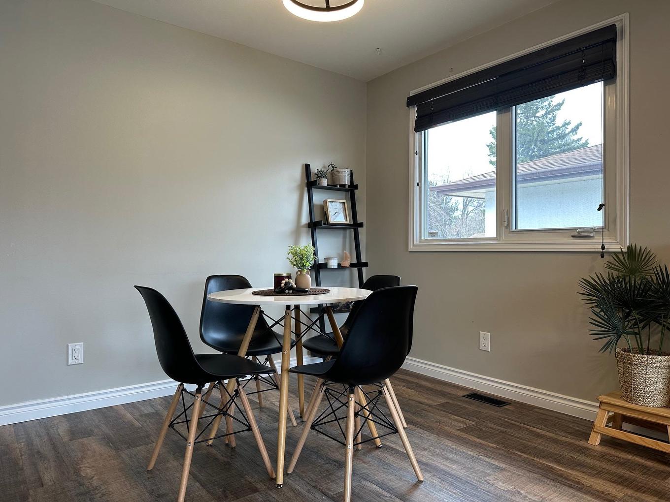537 Parkway Drive, Thunder Bay, ON - Indoor Photo Showing Dining Room