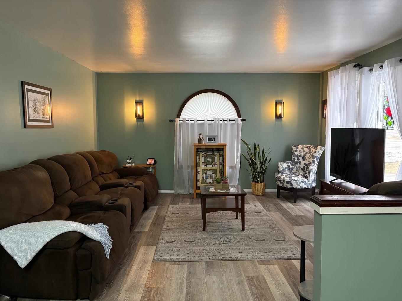 54 Redwing Ave, Manitouwadge, ON - Indoor Photo Showing Living Room With Fireplace