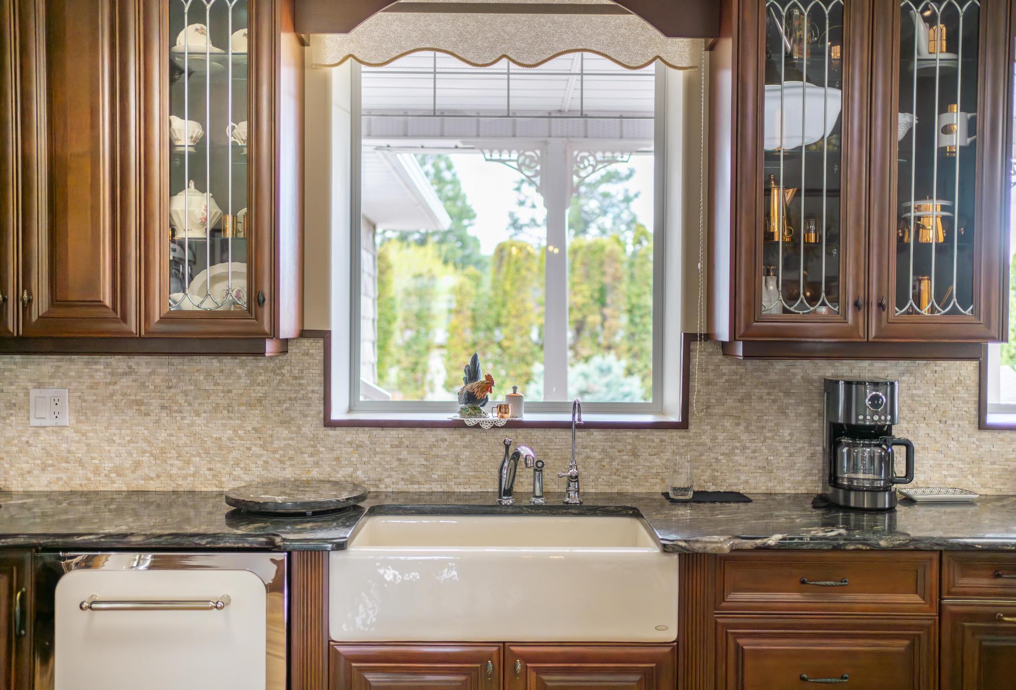 120 Wattsville Road, Cranbrook, BC - Indoor Photo Showing Kitchen With Double Sink With Upgraded Kitchen