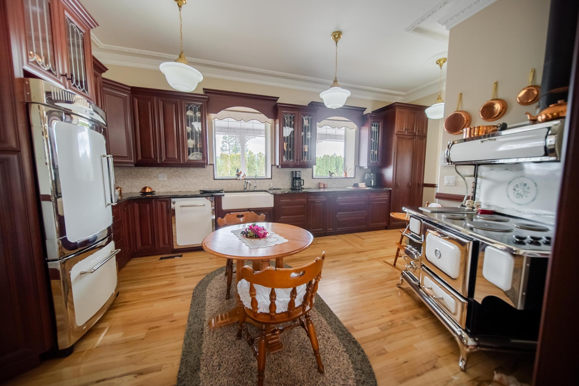 120 Wattsville Road, Cranbrook, BC - Indoor Photo Showing Kitchen