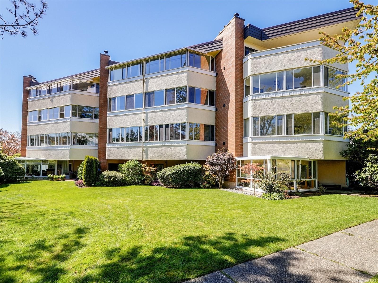 #301-9900 Fifth St, Sidney, BC - Outdoor With Balcony