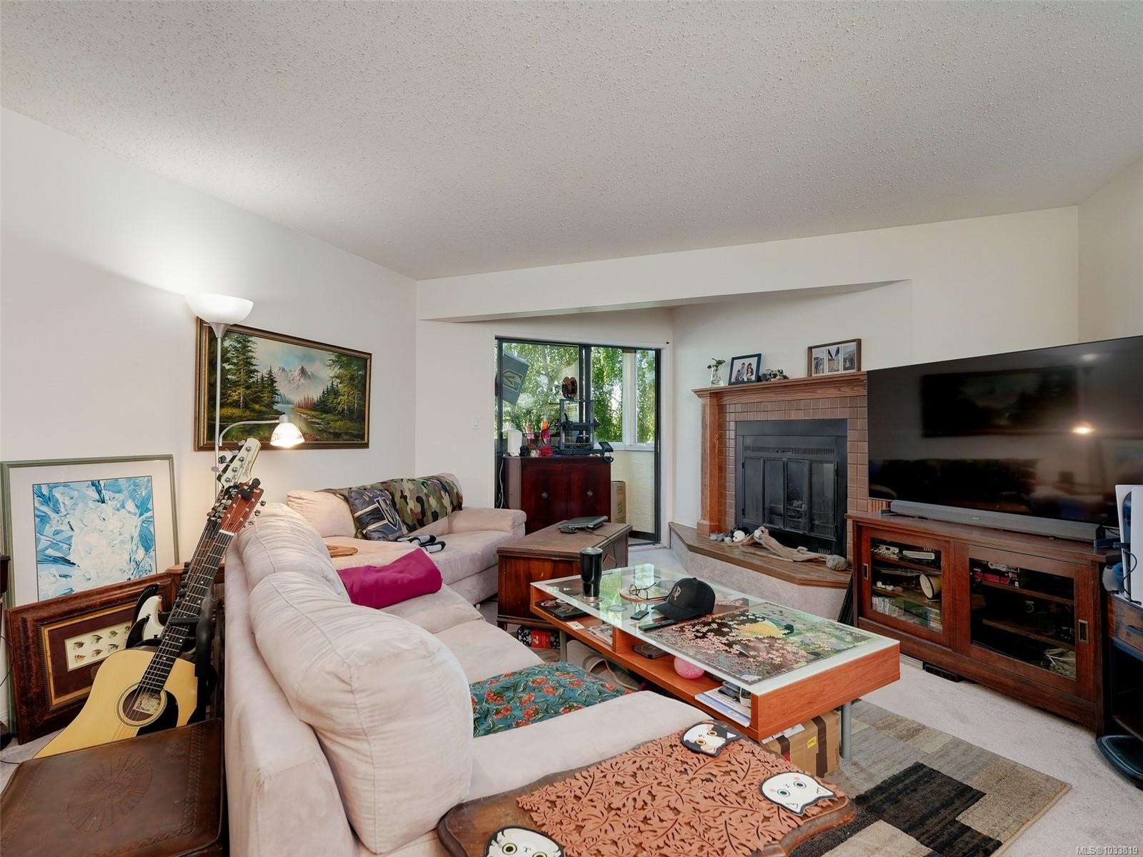 #301-9900 Fifth St, Sidney, BC - Indoor Photo Showing Living Room