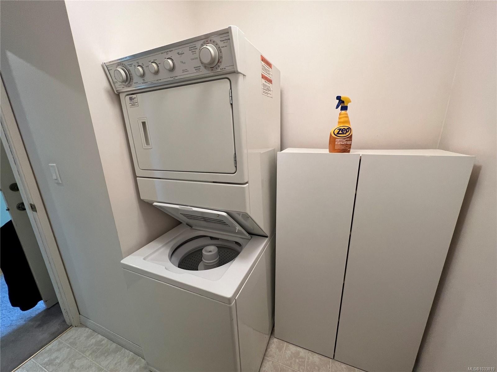 #301-9900 Fifth St, Sidney, BC - Indoor Photo Showing Laundry Room
