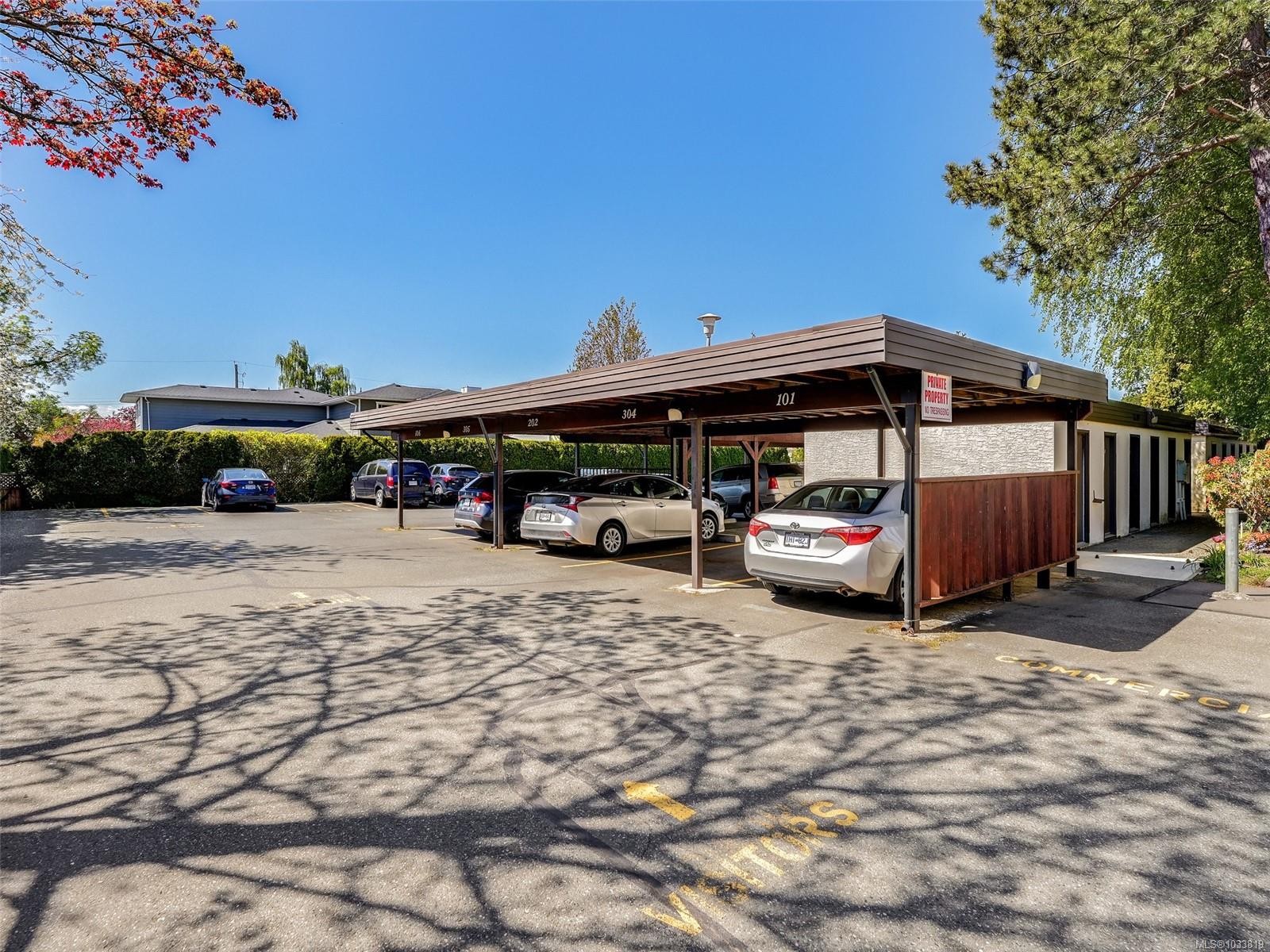 #301-9900 Fifth St, Sidney, BC - Outdoor