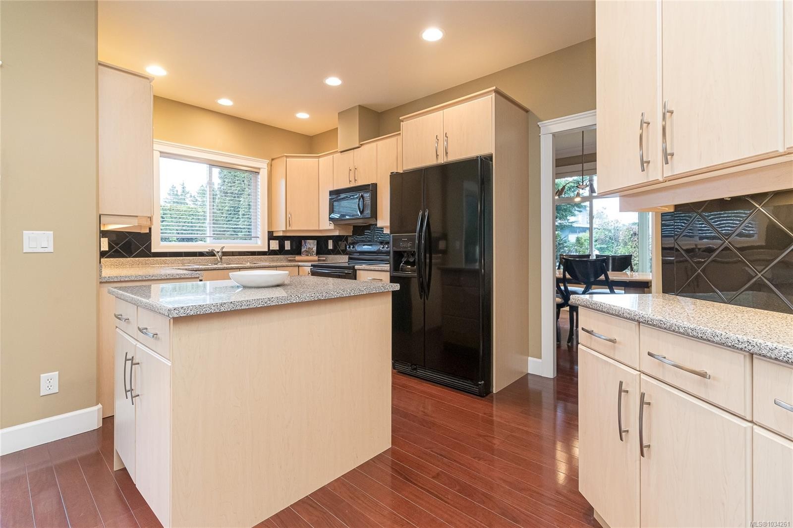 4073 Longview Dr, Saanich, BC