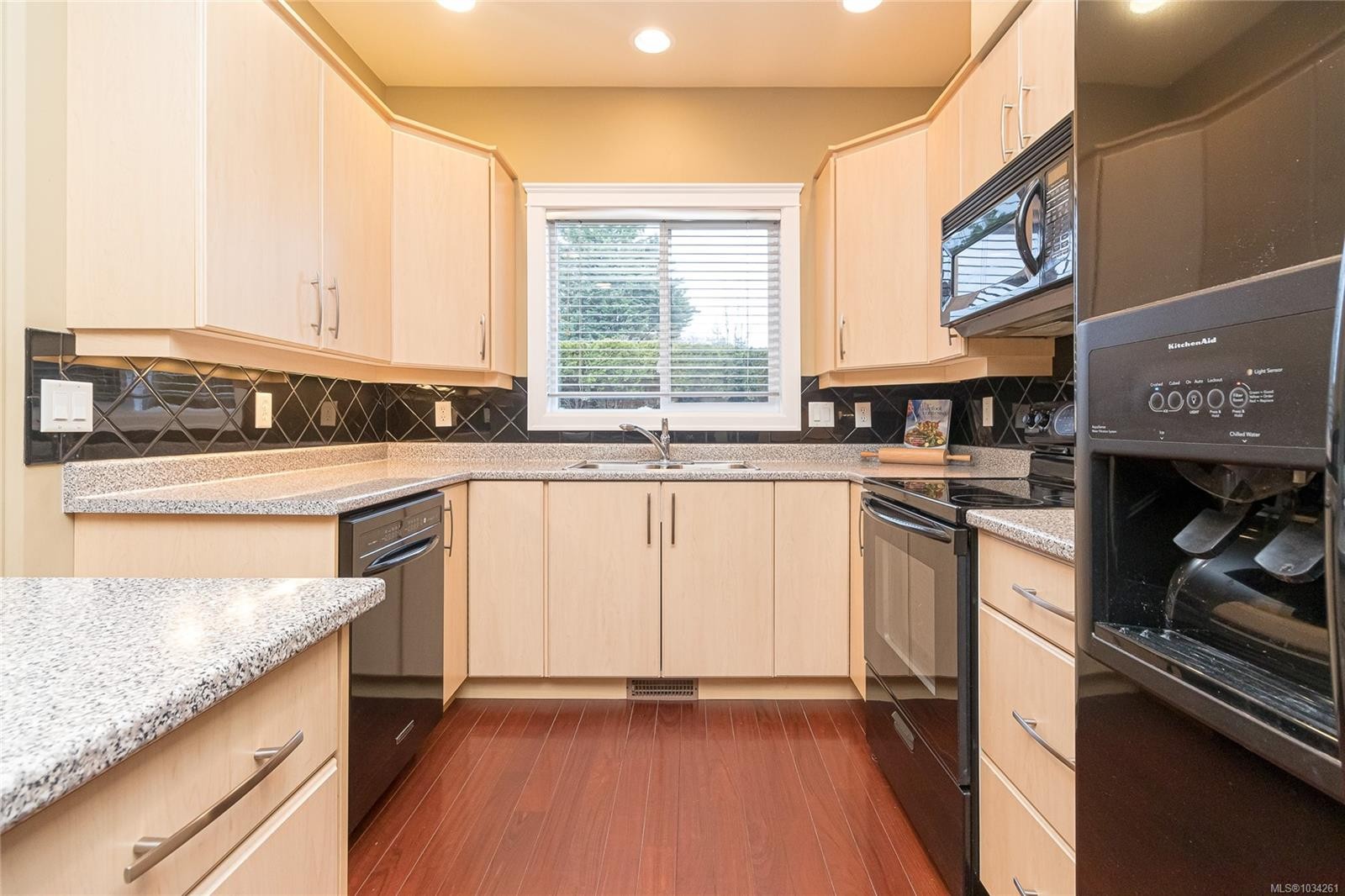 4073 Longview Dr, Saanich, BC