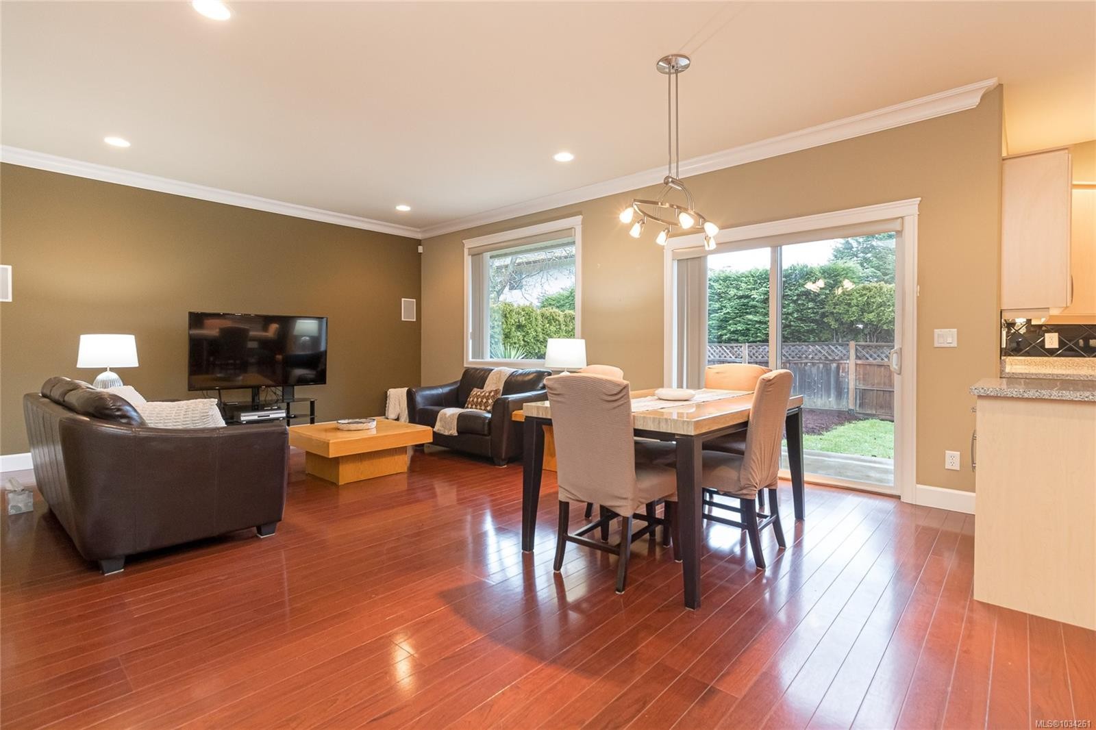 4073 Longview Dr, Saanich, BC