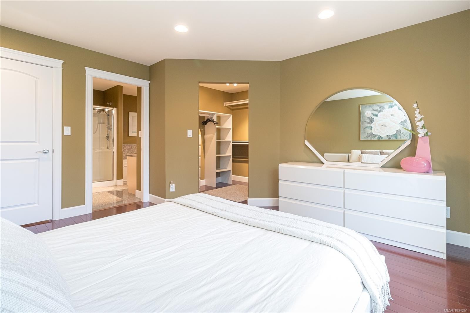 4073 Longview Dr, Saanich, BC