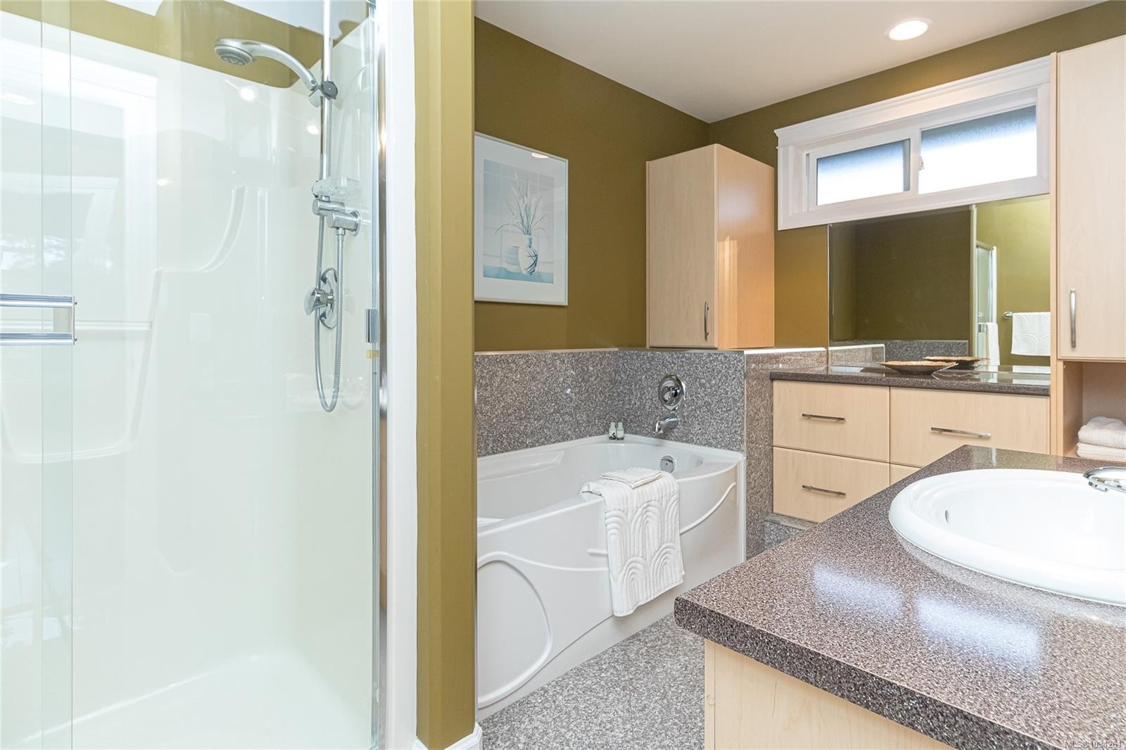 4073 Longview Dr, Saanich, BC