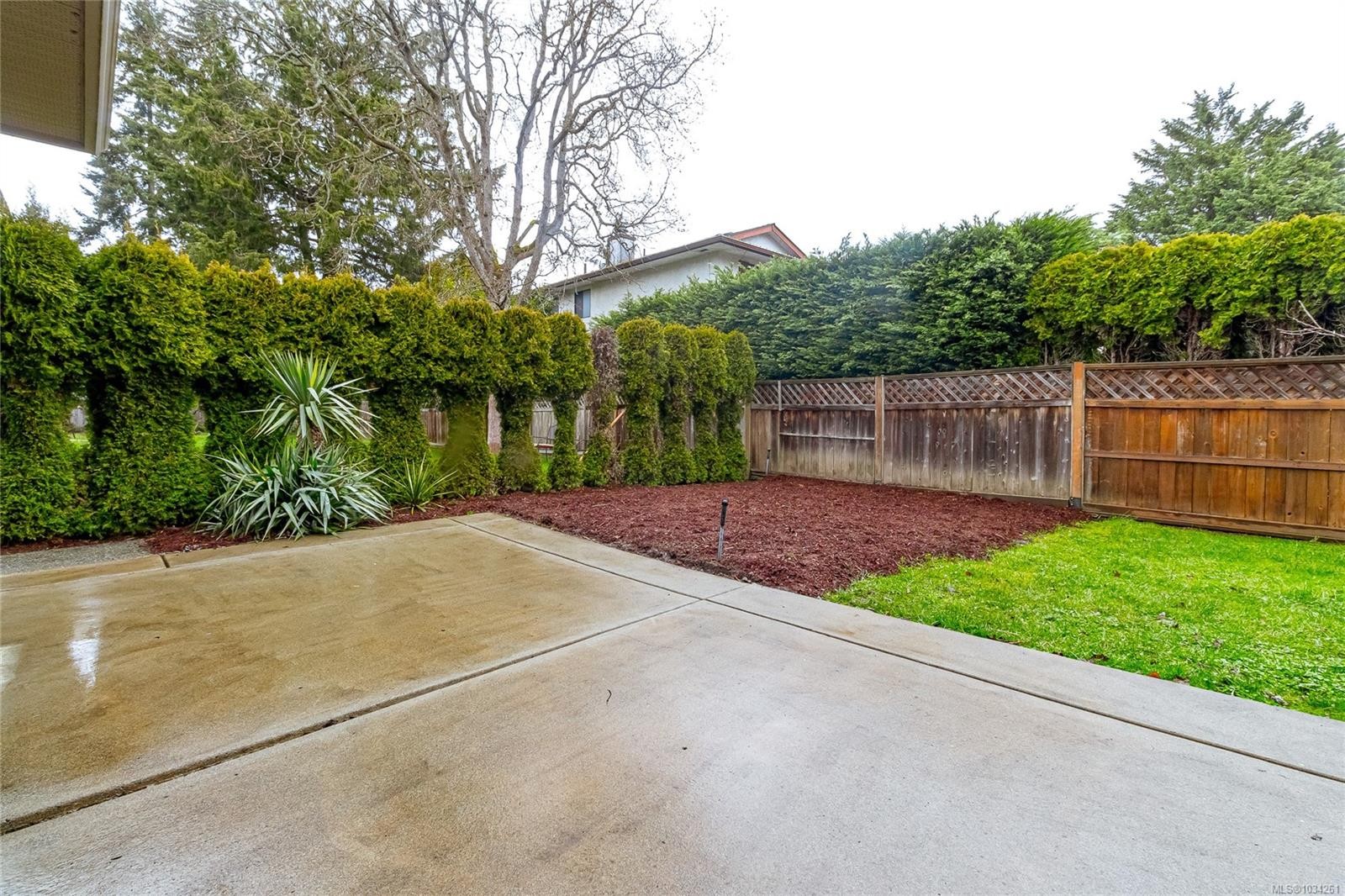 4073 Longview Dr, Saanich, BC