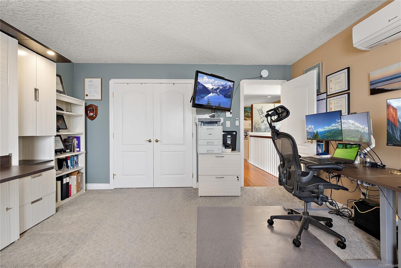 9713 Second St, Sidney, BC - Indoor Photo Showing Office