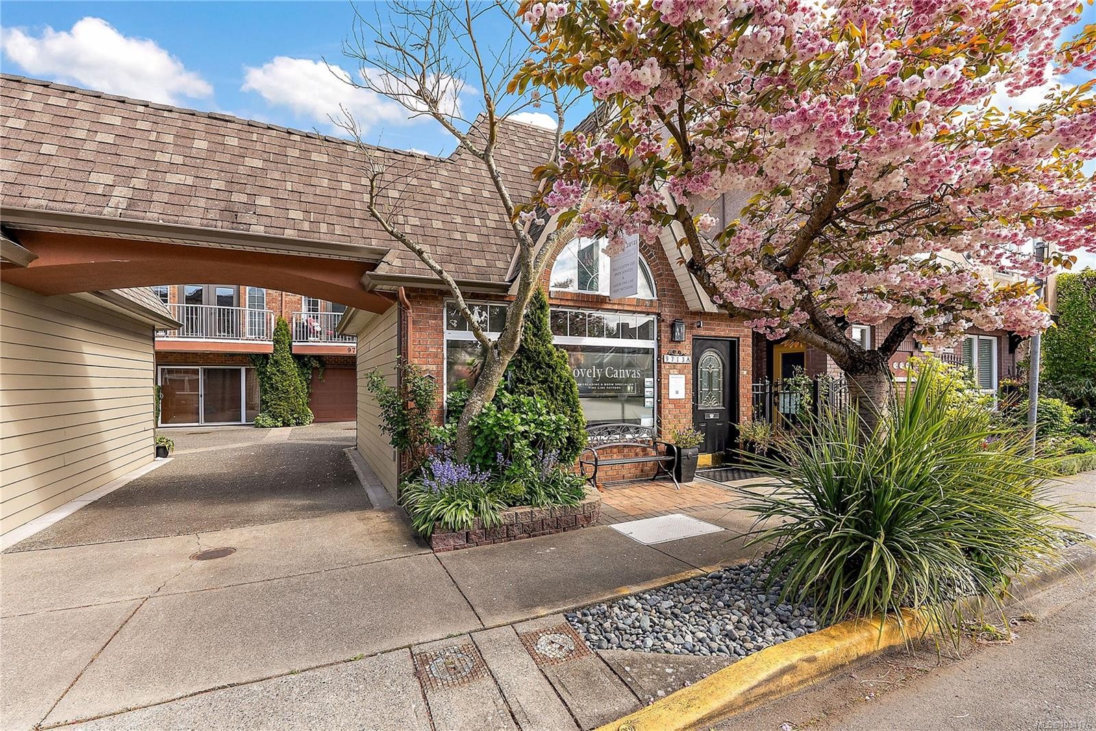 9713 Second St, Sidney, BC - Outdoor