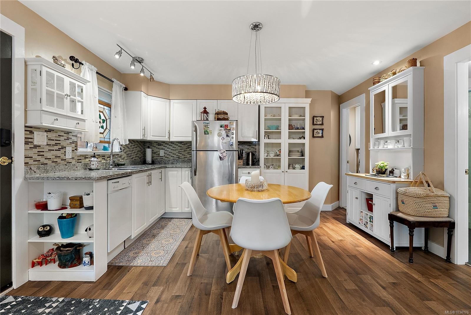 9713 Second St, Sidney, BC - Indoor Photo Showing Dining Room